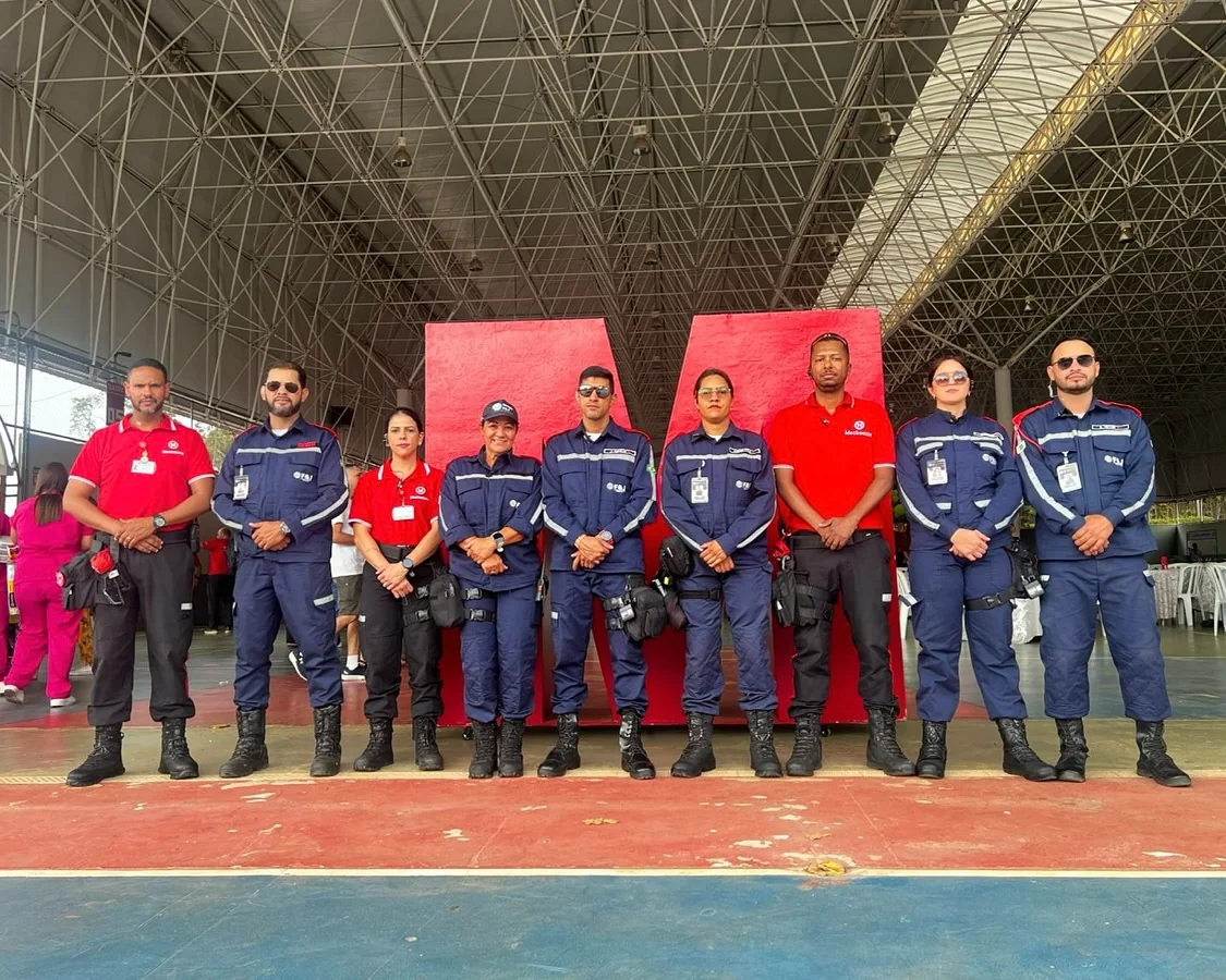 Equipe de brigadistas do Grupo F&J em uma operação em Brasília